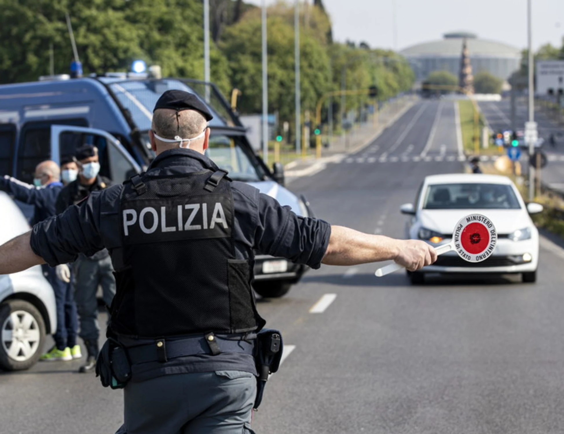 Castelfiorentino, fuggono all'alt e aggrediscono gli agenti: arrestati 3 nigeriani