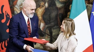 Migranti, 15 Paesi Ue chiedono il patto Italia-Albania: la lettera che inchioda la sinistra