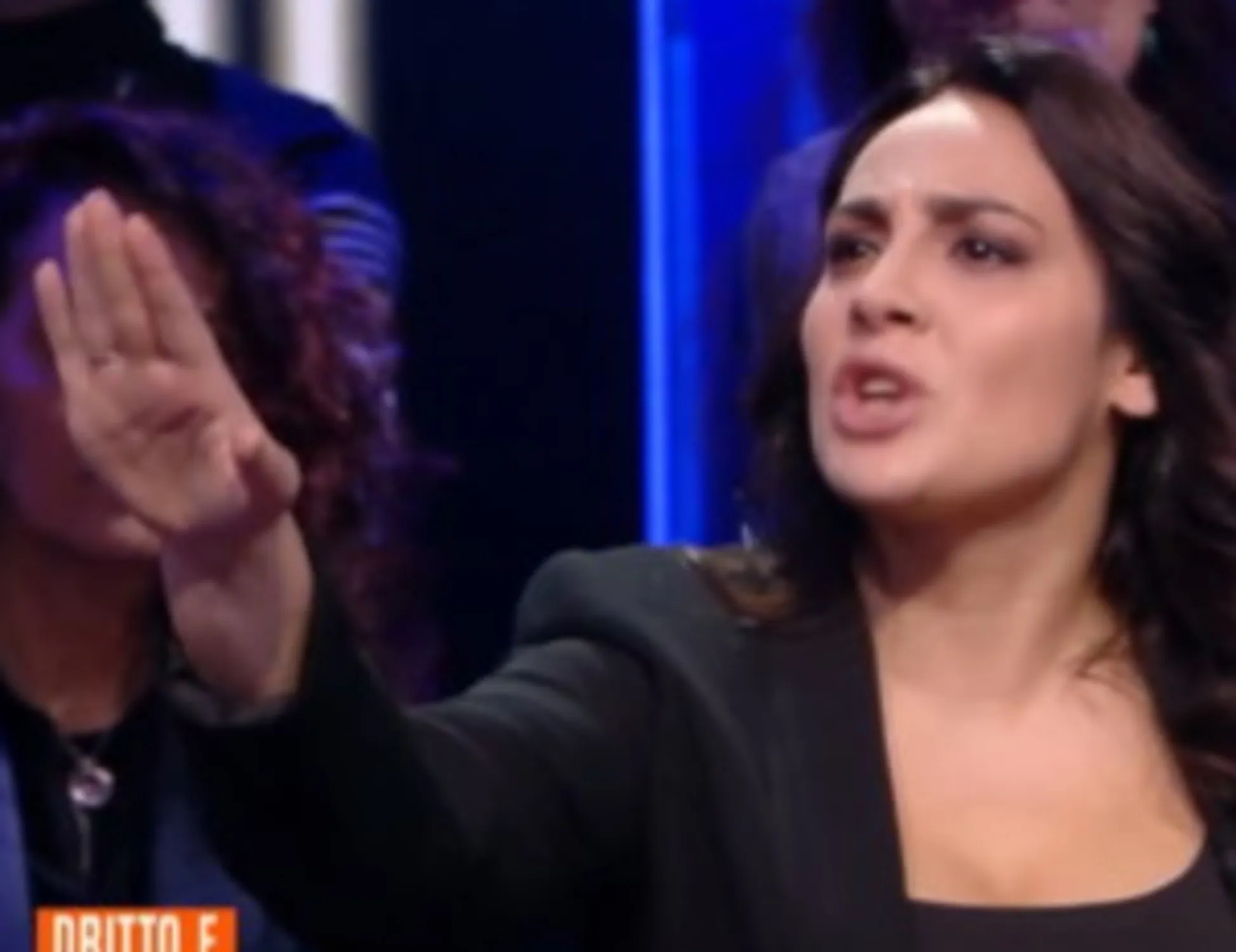 Leggi l'articolo: Maranza straparla di coltelli, Francesca Manzini lo demolisce