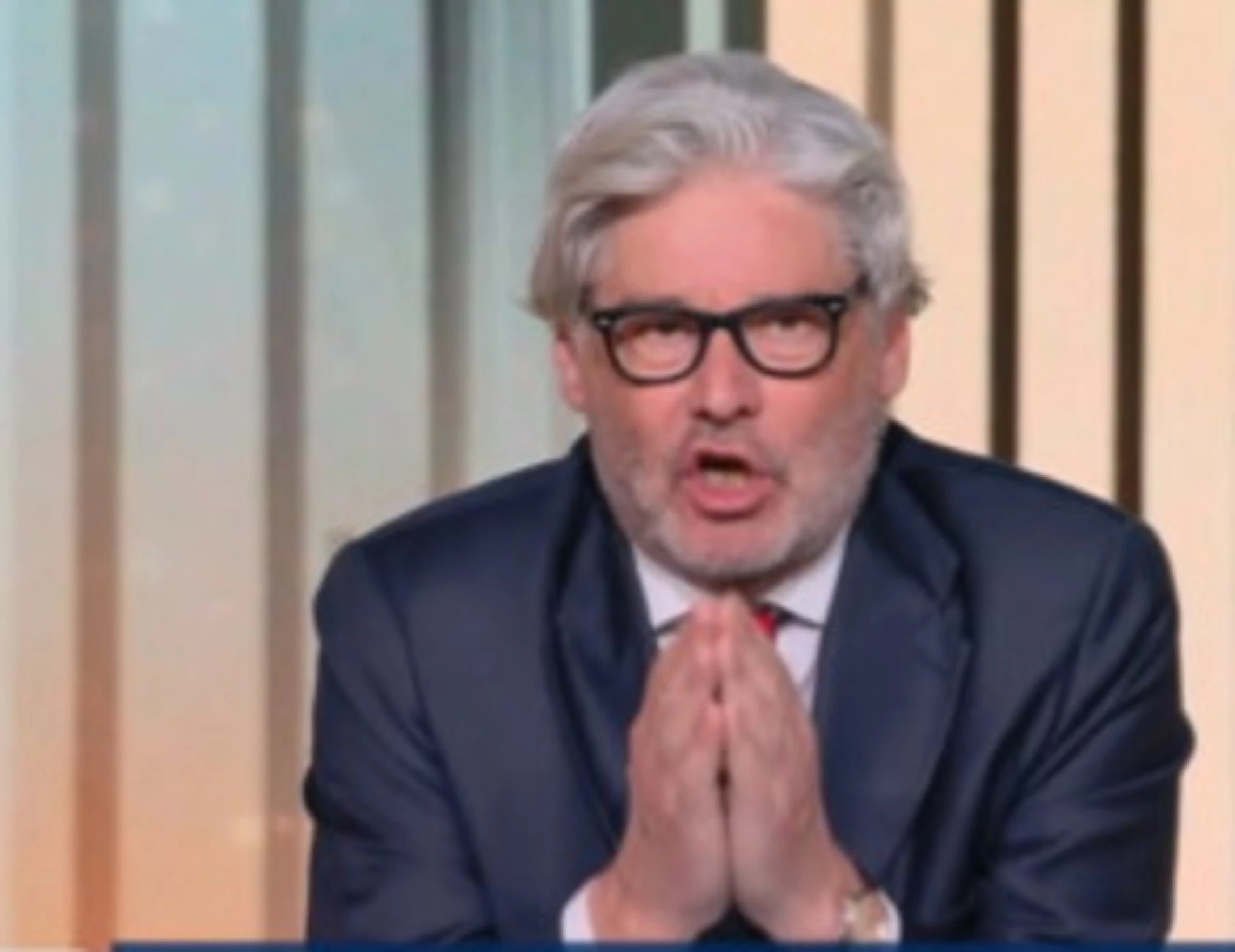 4 di Sera, Del Debbio ridicolizza la Ue: "Mando un inviato dal benzinaio"