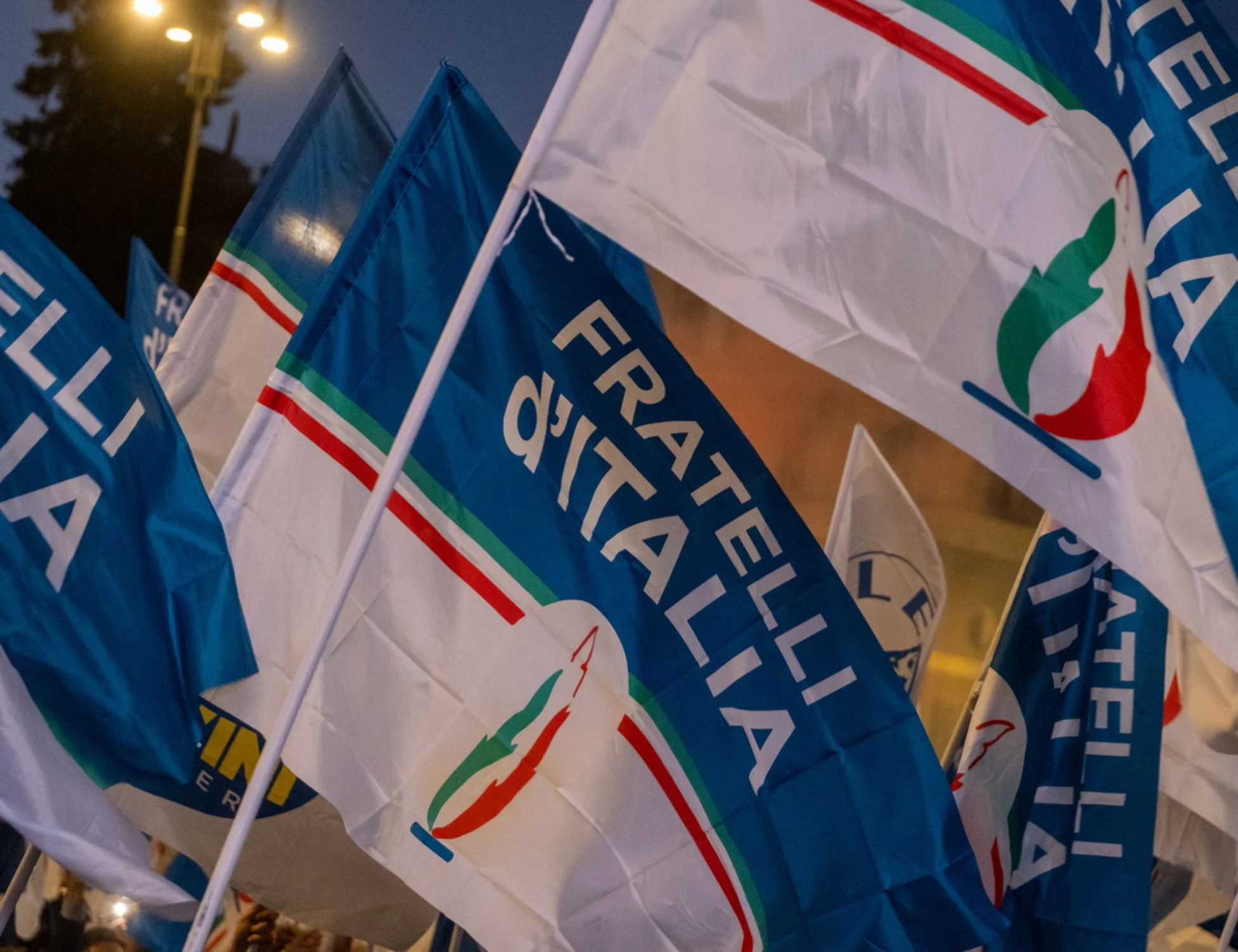 Fdi, la denuncia: "Attacchi sui social continui, chiesto l'intervento dell'Agcom"