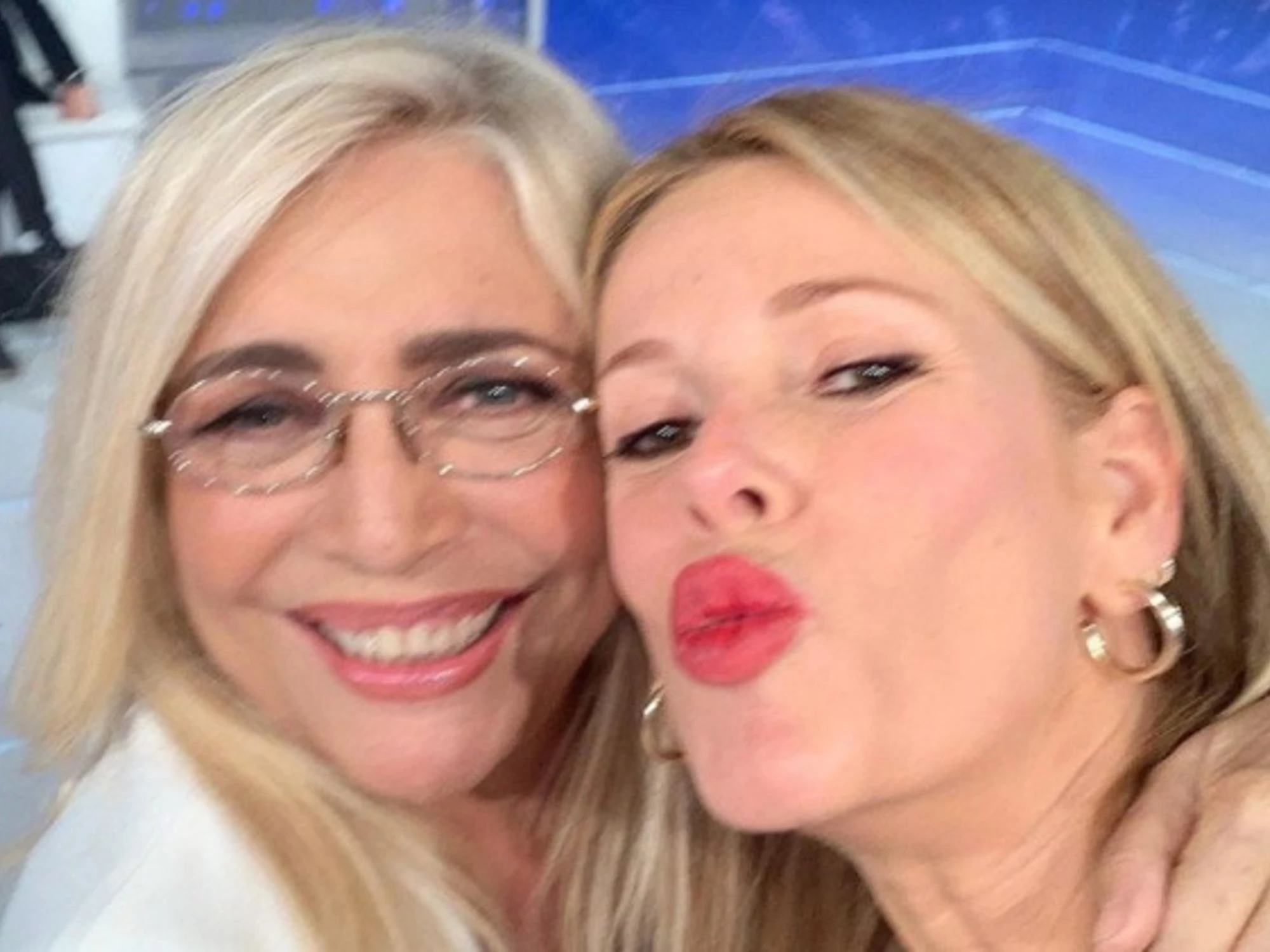 Domenica In, Mara Venier intervista Alessia Marcuzzi e diventa un caso. Insulti: "Spaventosa"