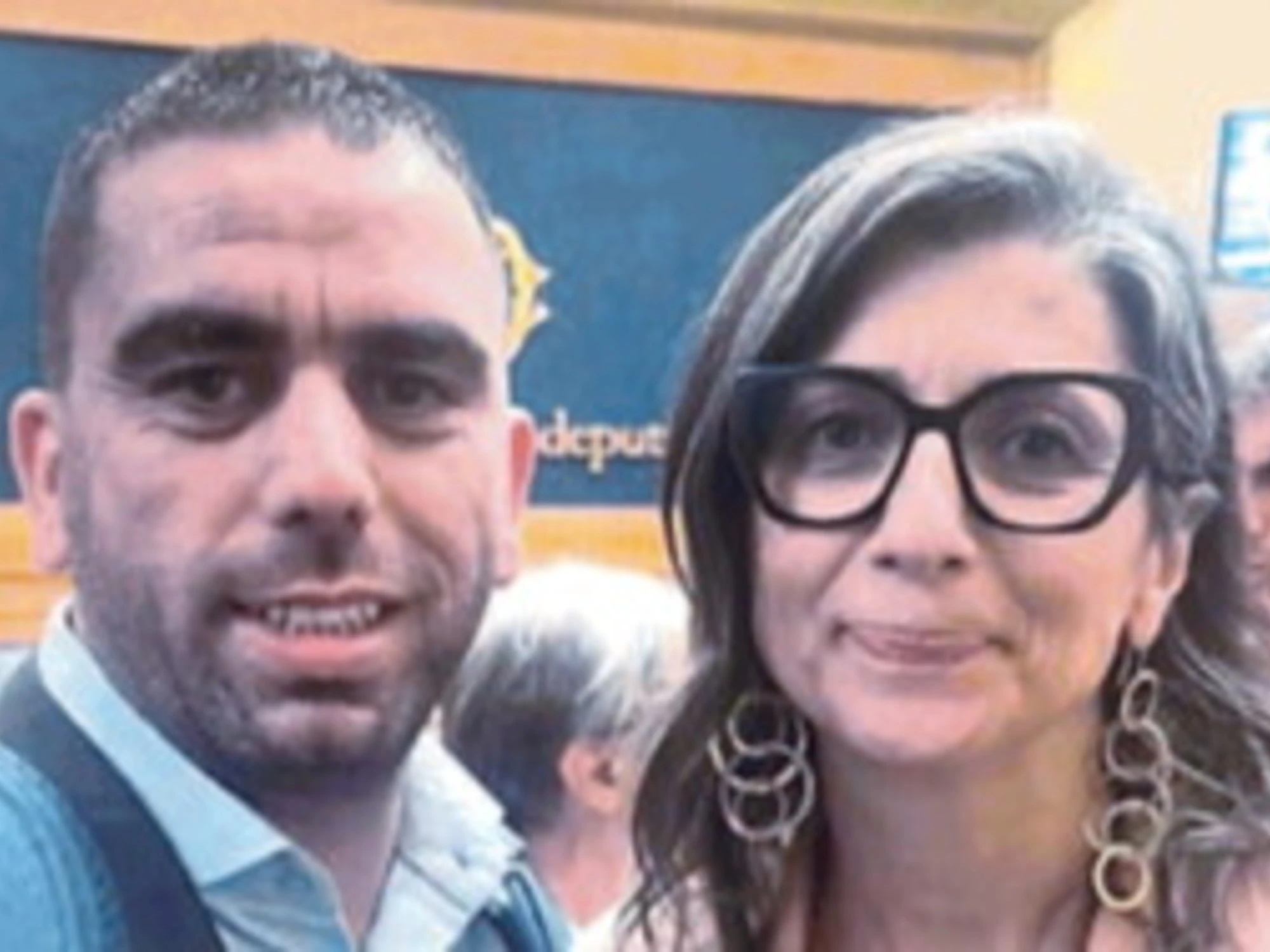 Francesca Albanese abbraccia l'amico di Hamas