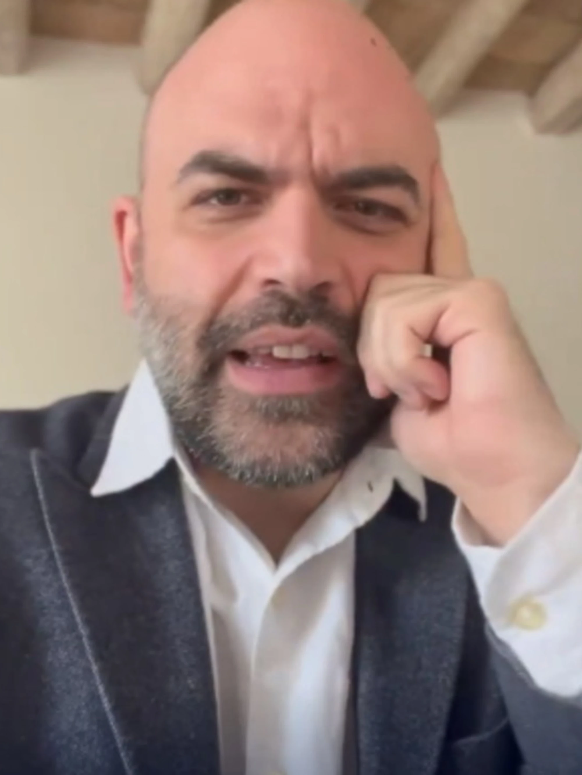 Roberto Saviano, il crollo: "Sento di aver sprecato la vita. Ho pensato al suicidio"