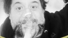 Lillo Petrolo ricoverato al Gemelli per coronavirus: "Ho abbassato la guardia", 20 giorni in corsia e "dolori fortissimi"