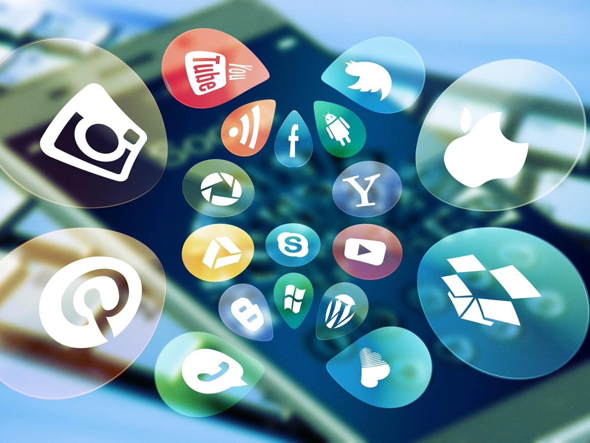 Divieto dei social ai minori, il modello Danimarca apre il dibattito anche in Italia