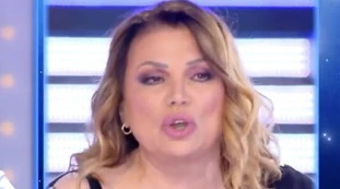 Serena Grandi a Live-Non è la d'Urso: "Condannata a 2 anni, quanti soldi ho perso. Faccio ricorso"