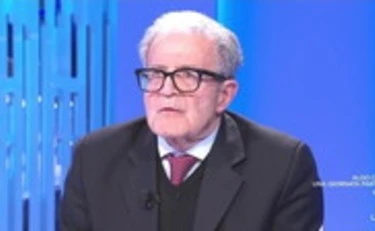 Romano Prodi spara fango su Meloni: "Quando si è al potere da tempo..."