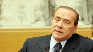 Silvio Berlusconi criticato per la "fuga" a Nizza risponde con 10 milioni: coronavirus, la donazione alla Lombardia