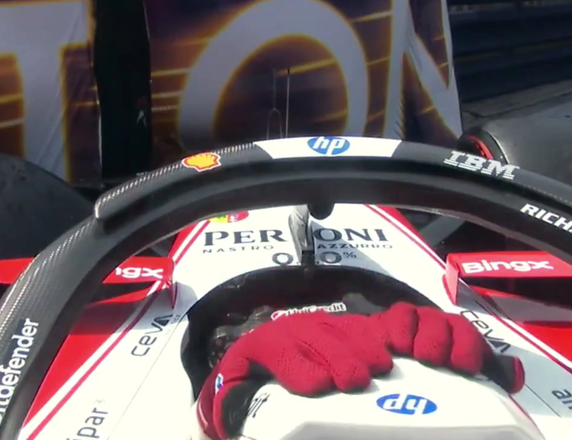Charles Leclerc, "fo**uti freni": lo sfogo dopo lo schianto contro le barriere di sicurezza