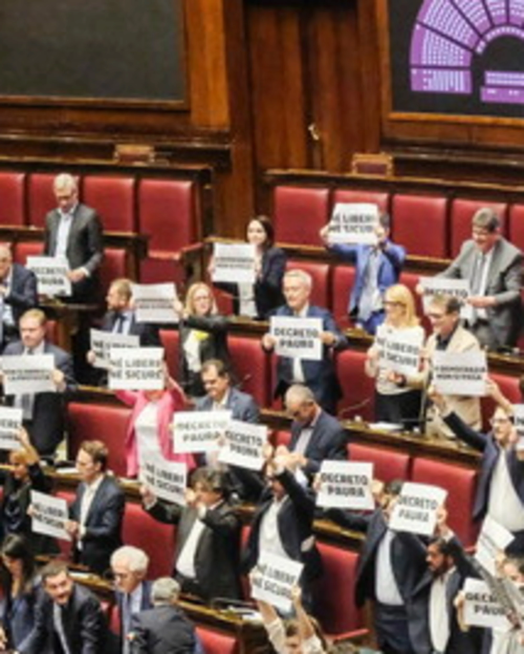 Dl Sicurezza, "933 emendamenti copia incolla": sinistra, barricate in aula