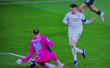 Donnarumma, notte da incubo: la papera che apre la goleada Real