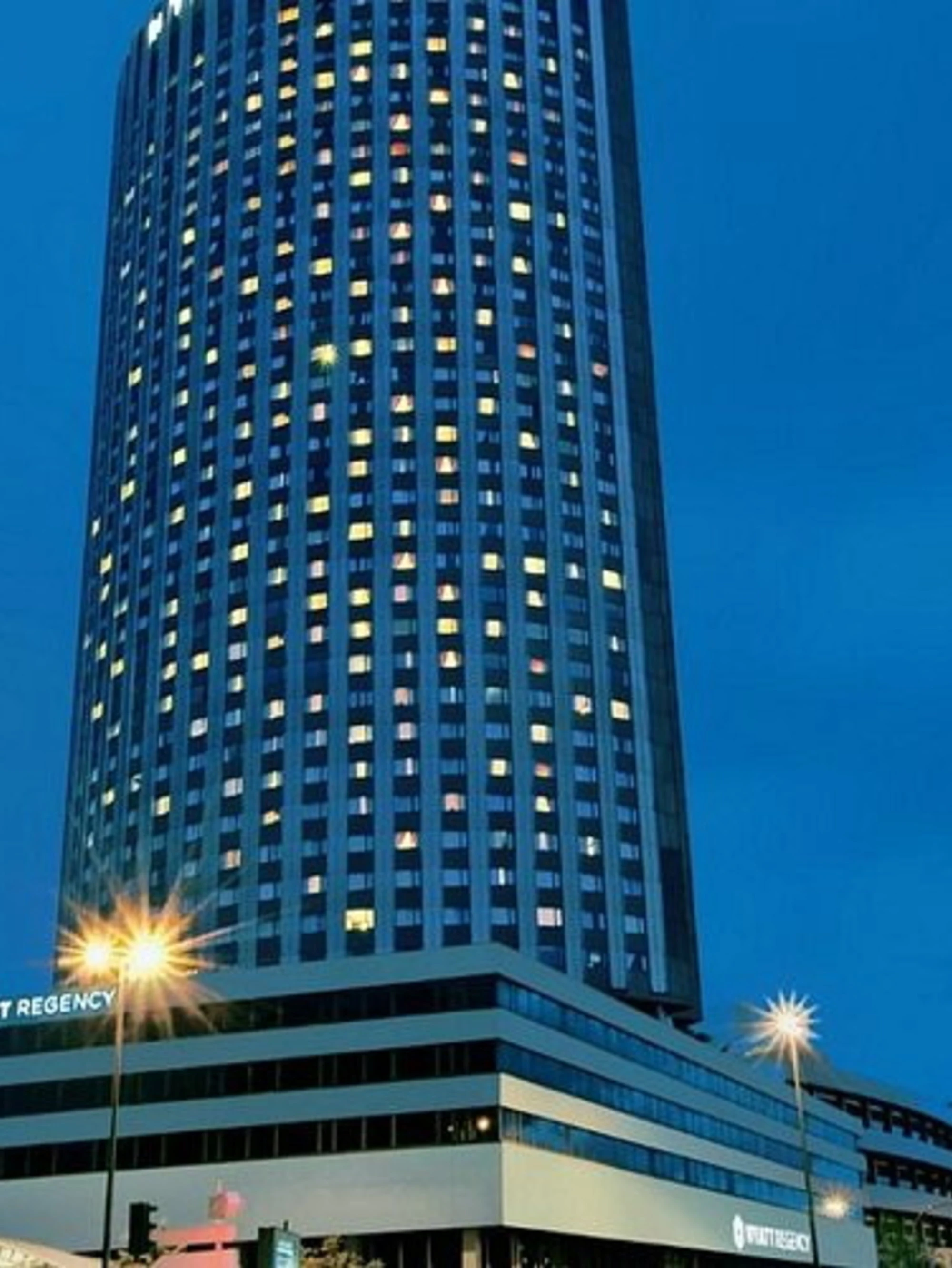 Parigi, trovato morto davanti all'hotel l'ambasciatore sudafricano: "Forzata la finestra"