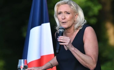 Francia, Marine Le Pen dichiarata colpevole ma potrà candidarsi nel 2027