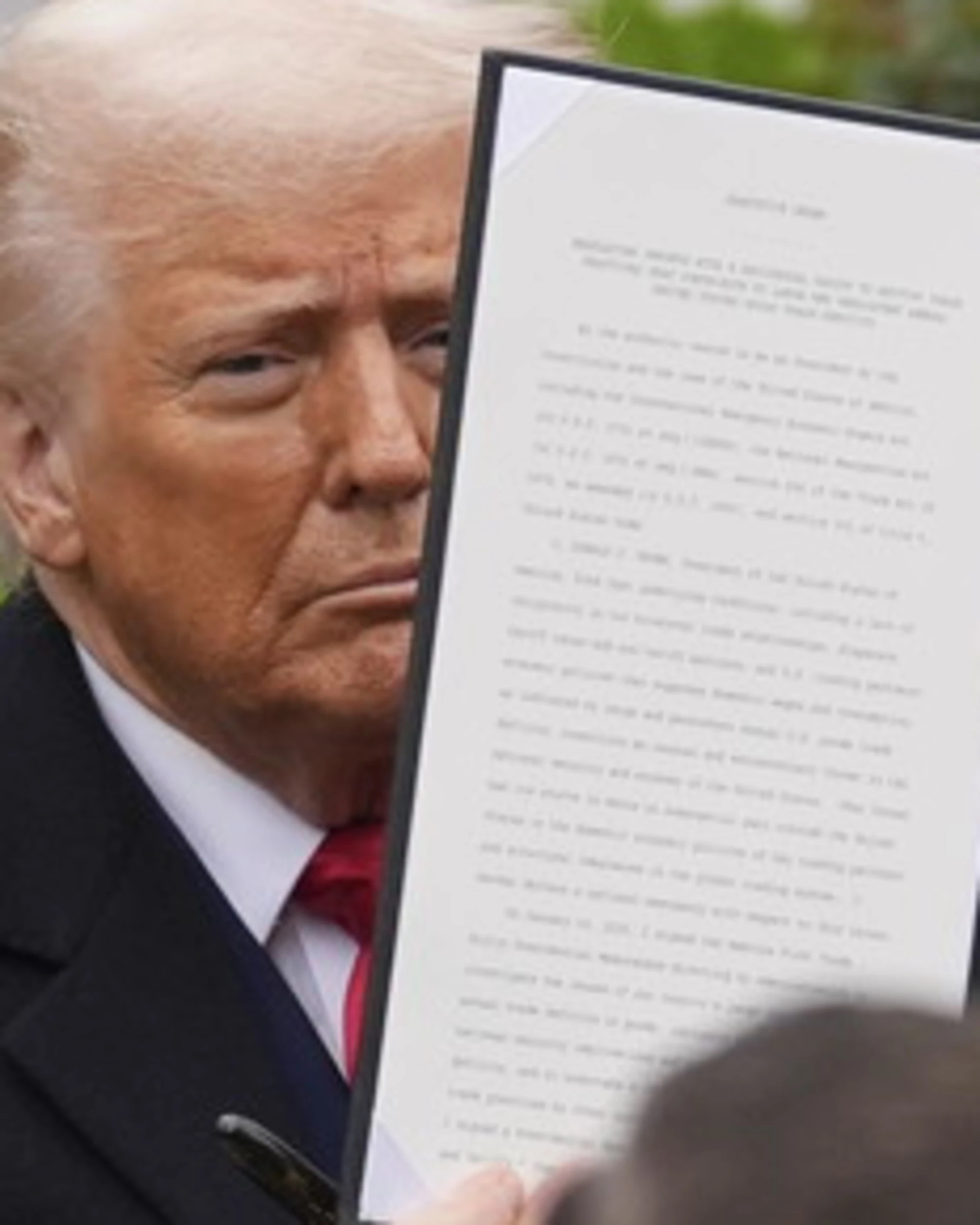 Trump rompe il silenzio dopo l'annuncio dei dazi: "Il paziente è sopravvissuto"