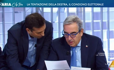 L'Aria che tira, Gasparri gela Parenzo: "Amico mio"