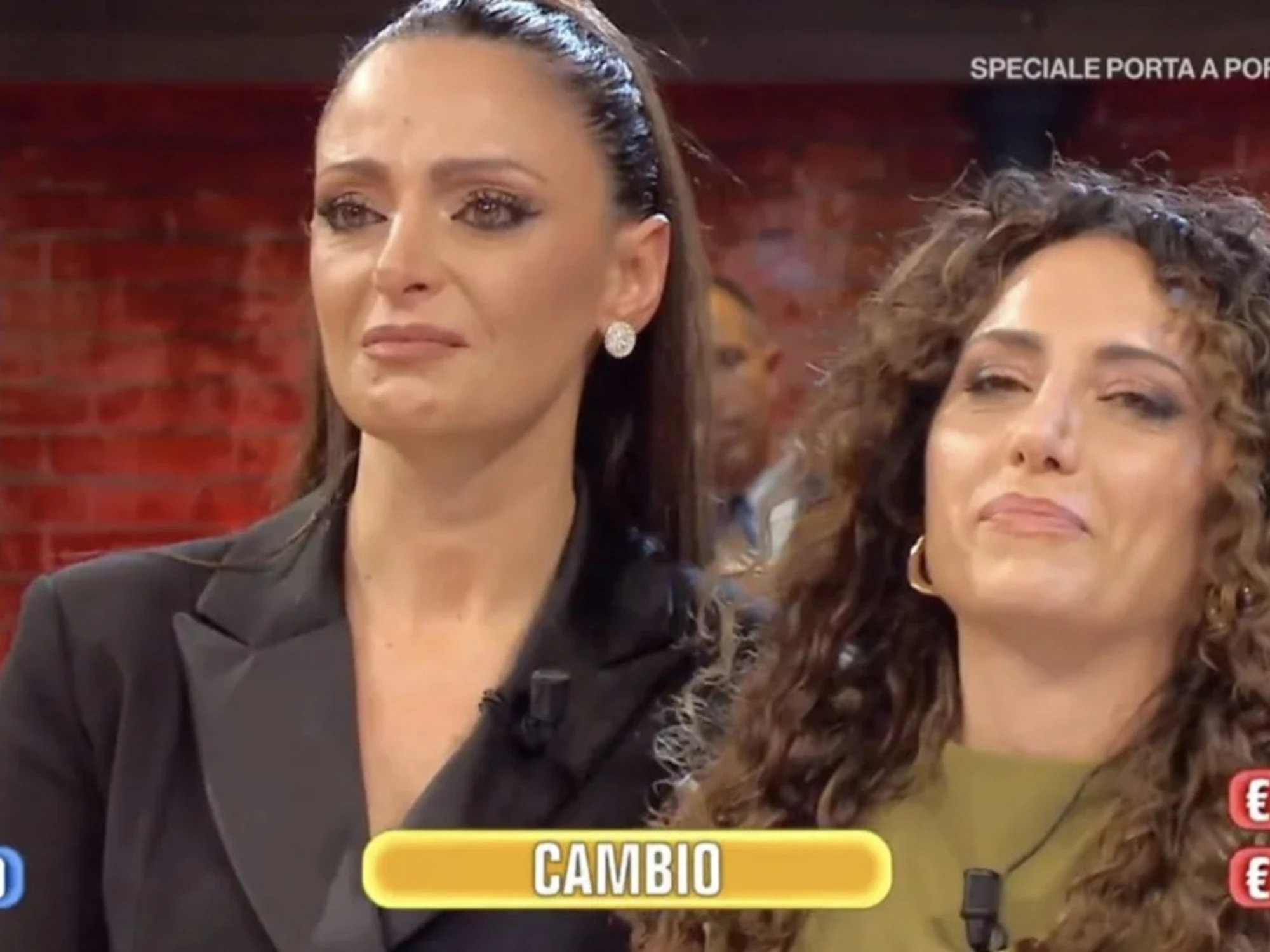 Affari Tuoi, clamoroso: De Martino sbrocca con Alessia: "Qui un pacco lo devi aprire"