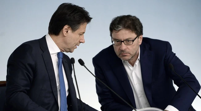 Giuseppe Conte, colloqui riservati: "A ottobre cado". Retroscena, la certezza del premier e le conferme di Giorgetti