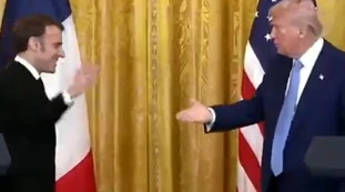 Trump, il livido e le voci impazzite sulla malattia? Ecco il video del gesto di Macron: giudicate voi