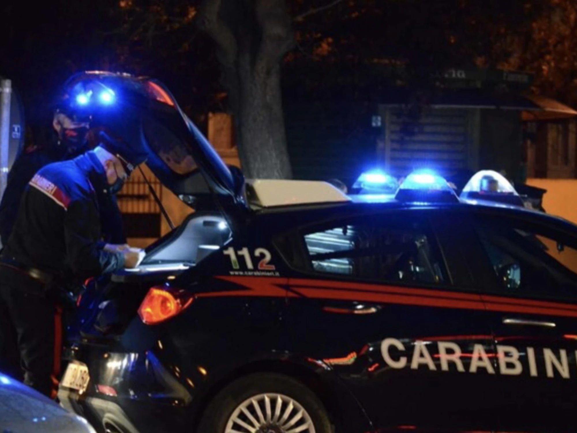Milano, non si ferma all'alt: inseguito e beccato