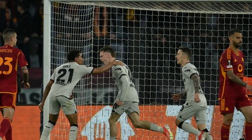 Europa League, la Roma cade in casa col Bayer: il disastro di Karsdorp