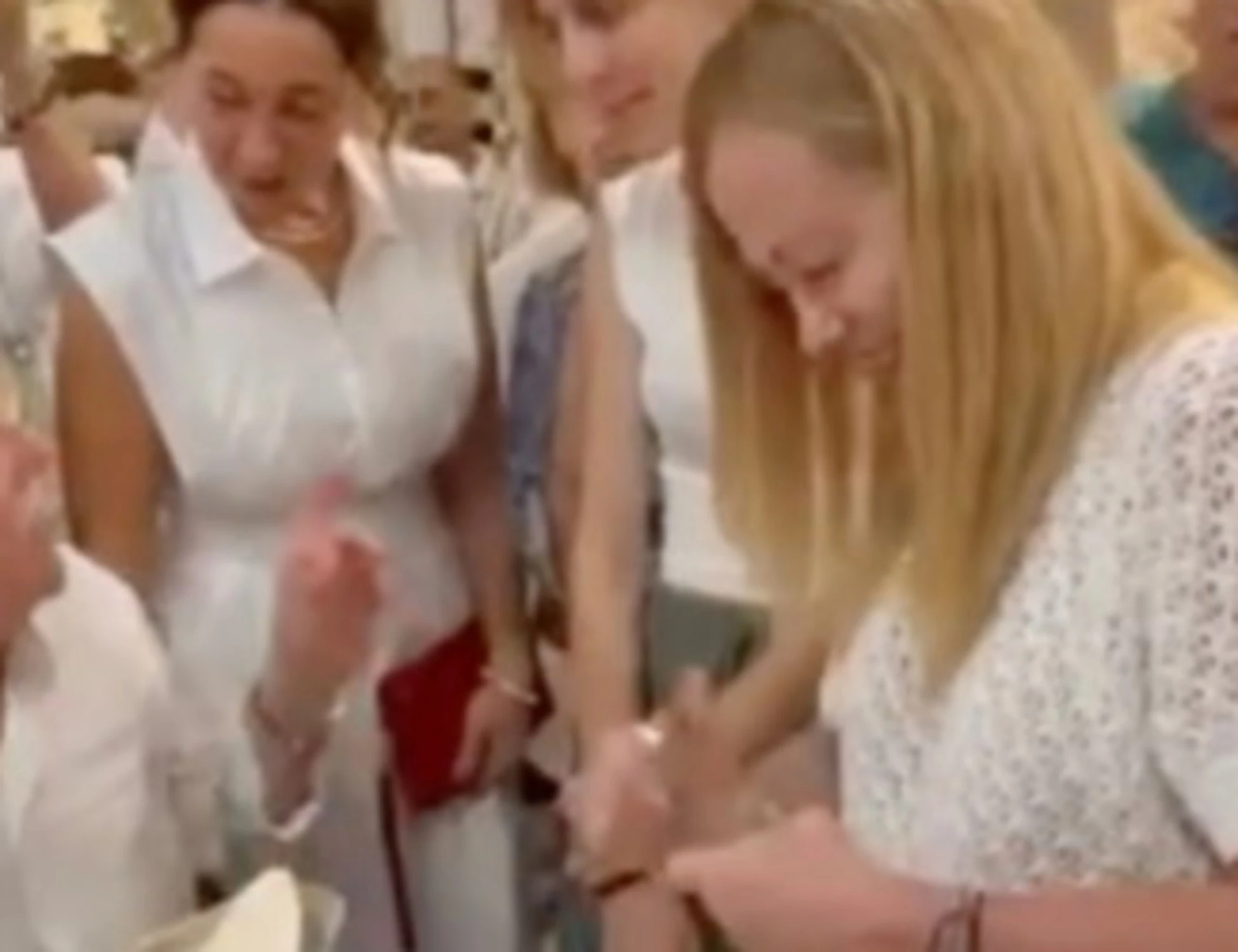 Meloni, le conchiglie regalate alla figlia Ginevra? "Prima di accusare, informatevi": scoppia il caso