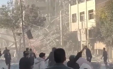 Iran, la diretta: voto per la nuova Guida Suprema, un missile disintegra il palazzo del summit