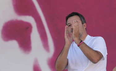 https://media.liberoquotidiano.it/LojtBXCcVFwJ57lqp-etg3LI4yPDYW4WxxK6b-YW_vQ/width:800/quality:90/aW1hZ2VzLzIwMjYvMDkvMjAvMTExOTE4NjA3LTlkM2U2YzRlLWJhYjgtNGE1YS04MDQ2LWI4NTc3MDc1NjhhZi5qcGc.webp