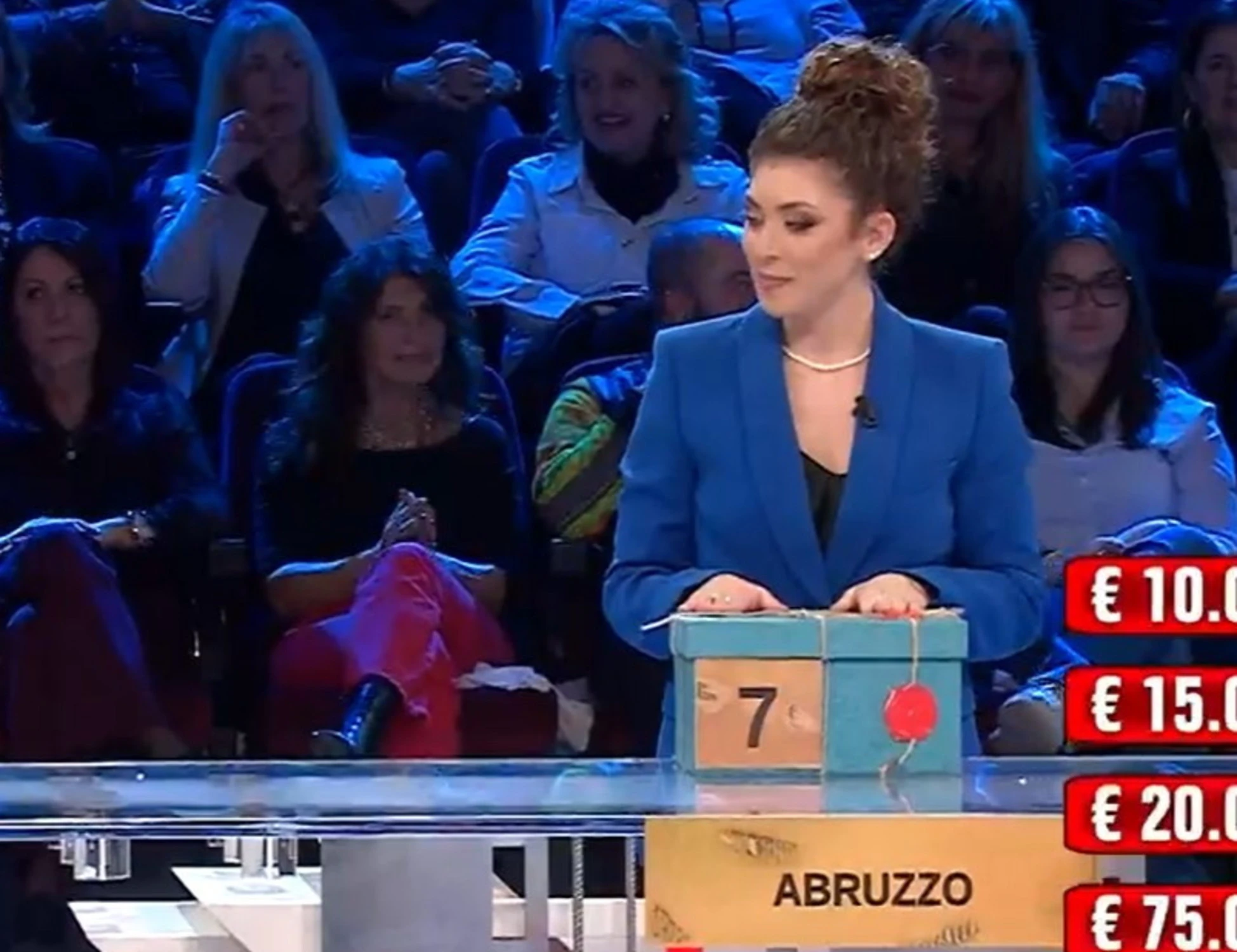 Affari tuoi, "ci sputi sopra": Francesca, caos sui titoli di coda