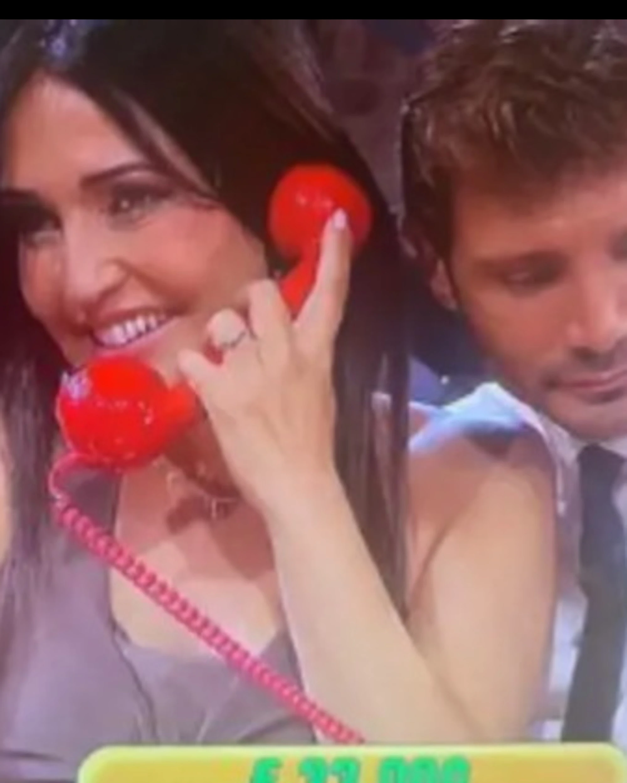 Affari Tuoi, Stefano De Martino così con la concorrente: il dettaglio scatena il caos
