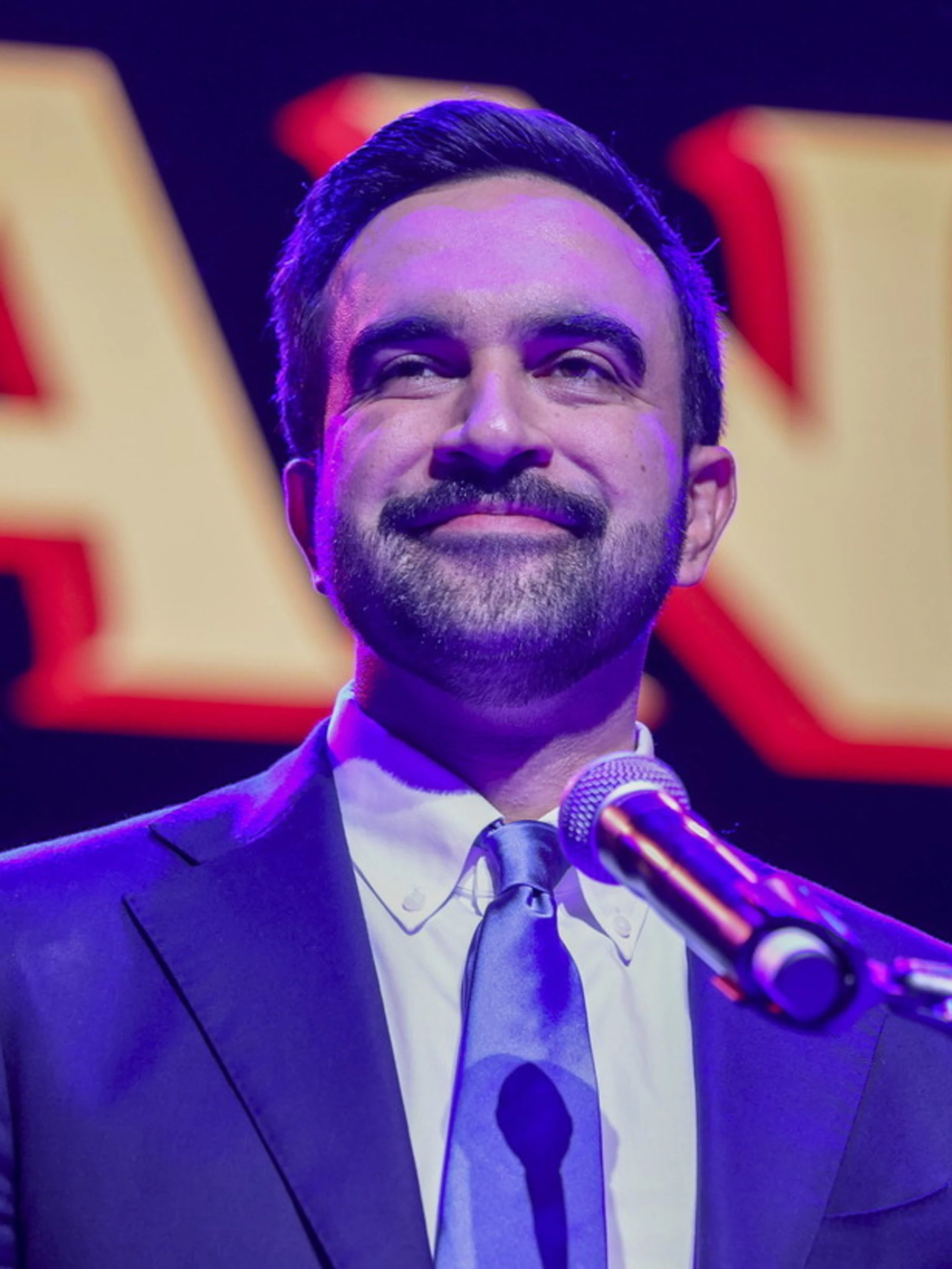 Mamdani: islamo-comunista. Diventerà la nuova figurina della sinistra italiana?