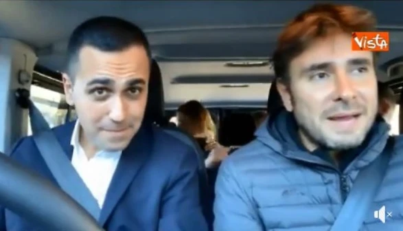 Luigi Di Maio, una brutta fine: Alessandro Di Battista ora è la sua badante