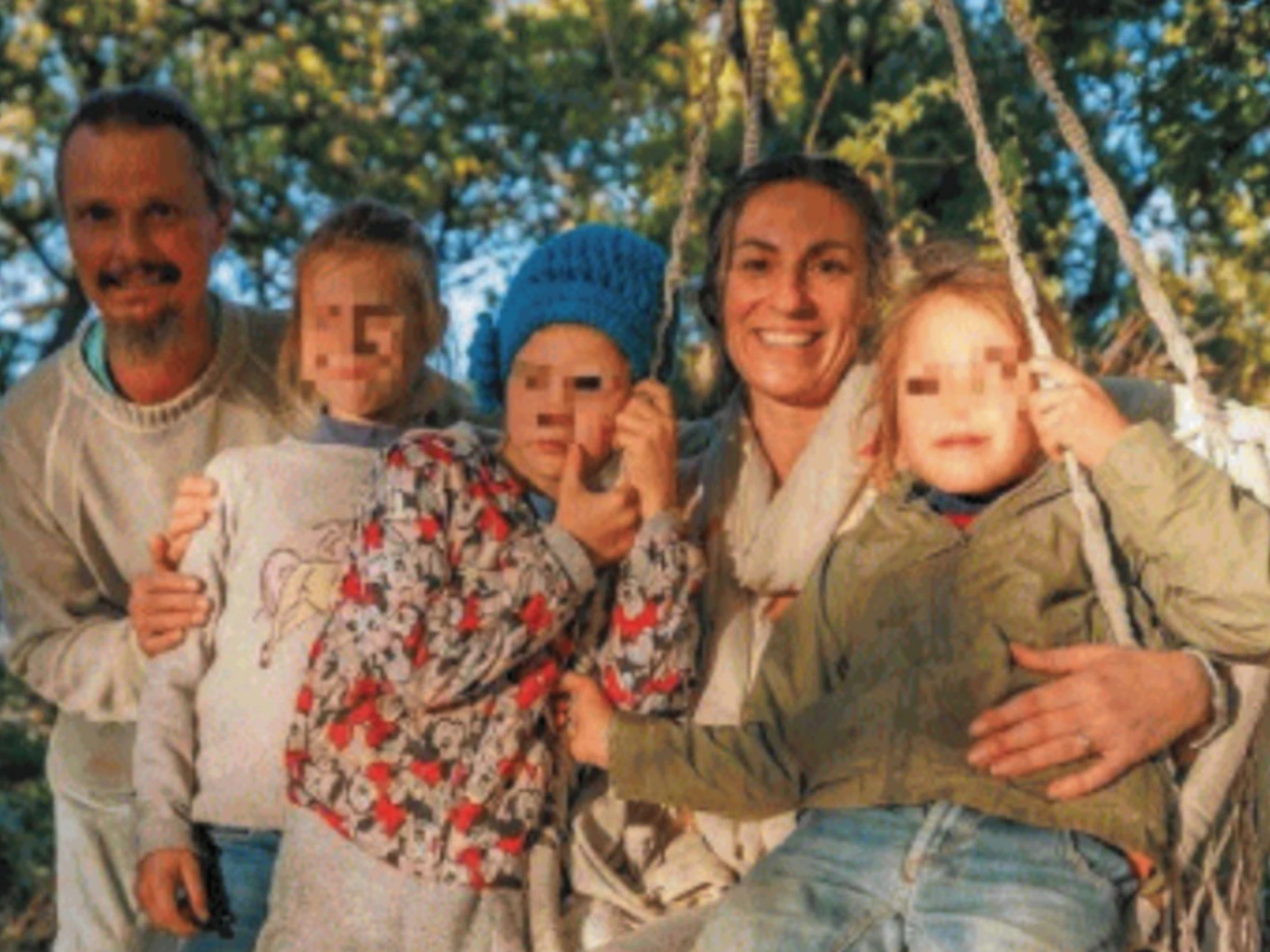 Famiglia nel bosco, mandate i bambini a casa per le feste