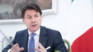 Giuseppe Conte, retroscena: "Mi vogliono cacciare?", sventola i sondaggi in faccia a Nicola Zingaretti