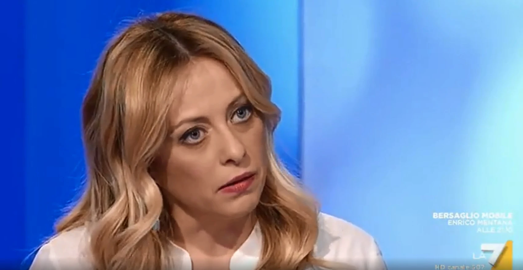 Giorgia Meloni risponde agli insulti della firma di Repubblica: "Radical chic, studia. E non mangiare solo stellato"