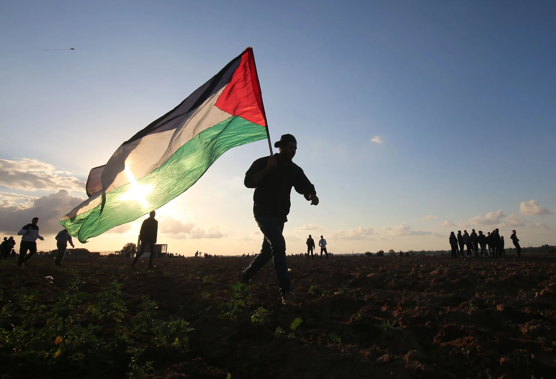 Gaza, quattro carabinieri italiani assediati da Hamas nella sede Onu: "Siete ebrei"