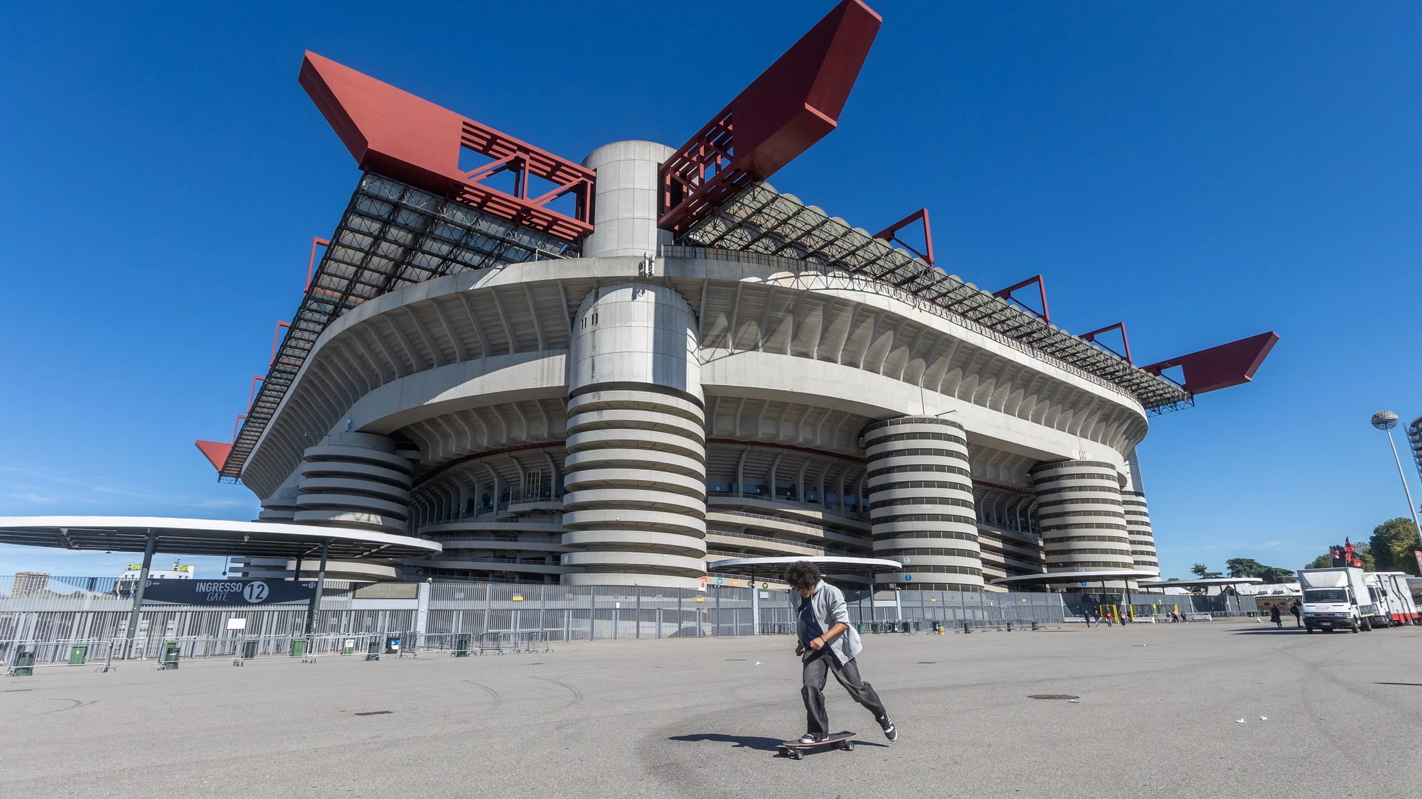 San Siro è stato un simbolo, ma a Milano non si può rimanere fermi