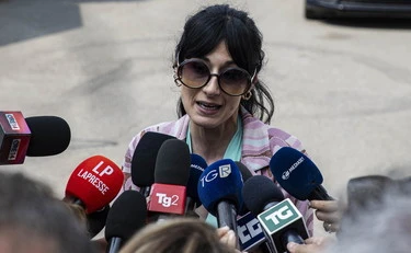 https://media.liberoquotidiano.it/LtUVynwNIVx0vyoQQUeuA0dTPdgFxJMJdGUDghXsLus/width:800/quality:90/aW1hZ2VzLzIwMjUvMDkvMjYvMTEwNjQ1NjI5LWVhYWUzNmRhLTk1Y2UtNDI5OS1iZmNmLWEyMjcyMjA0NWFkNS5qcGc.webp