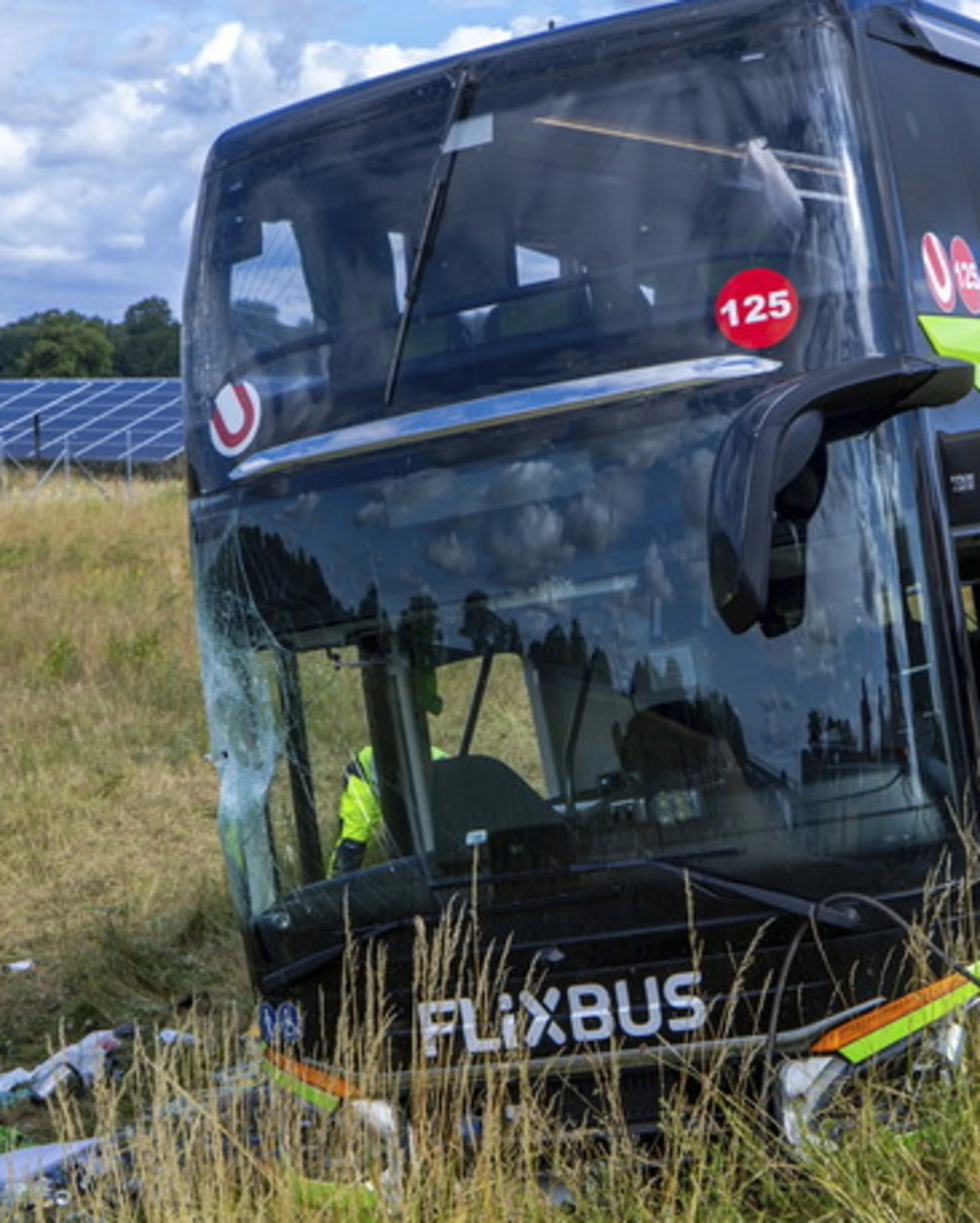 Germania, Flixbus si ribalta in autostrada: un'attrice italiana tra i feriti