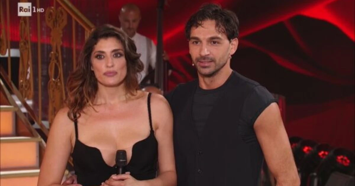 Ballando con le stelle, "attenta a tavola": gaffe agghiacciante, chi dà della grassa a Elisa Isoardi. Si scatena il caos