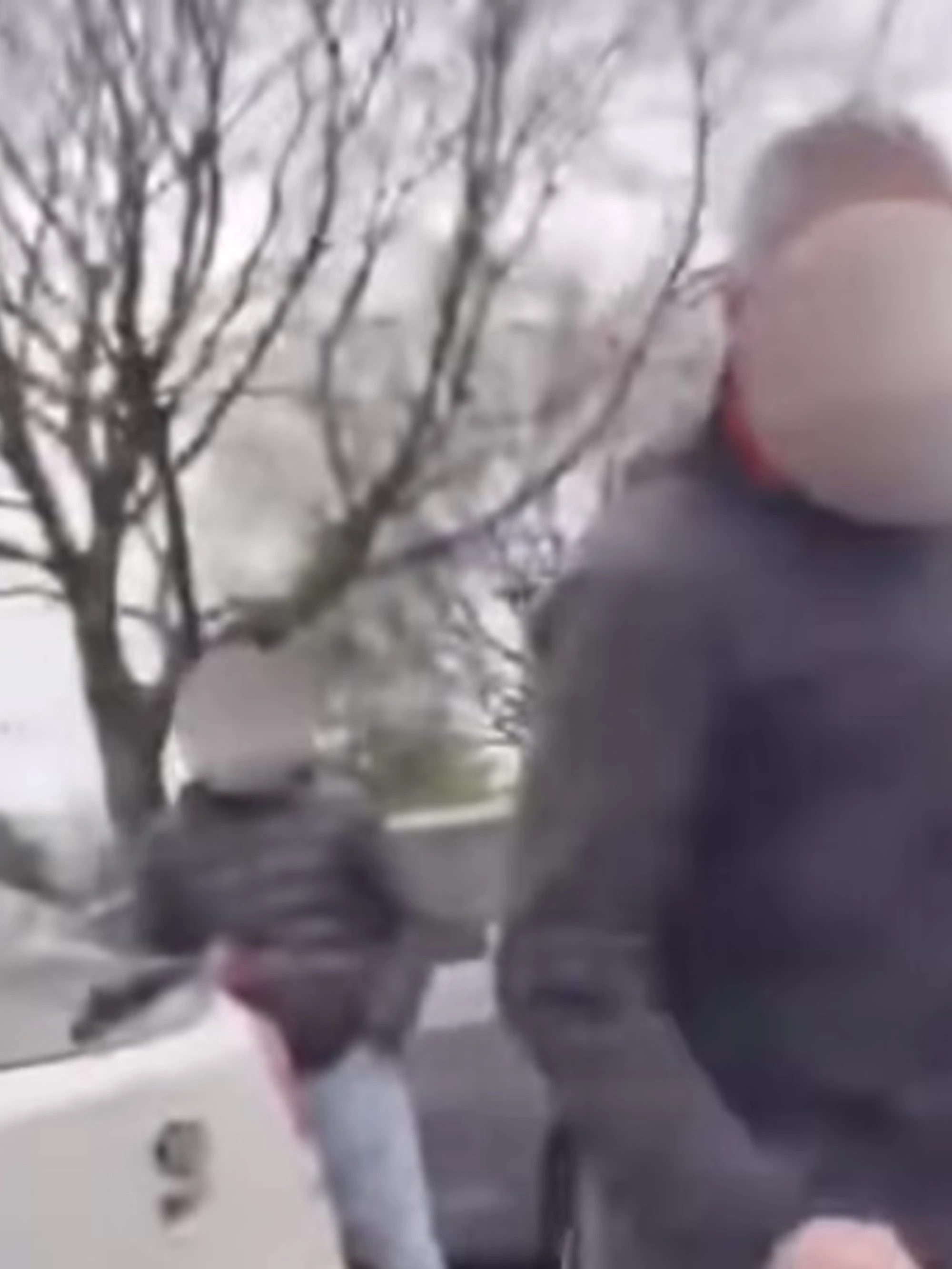 Vicenza, l'auto di Azione studentesca accerchiata dai centri sociali: "Metodi mafiosi"