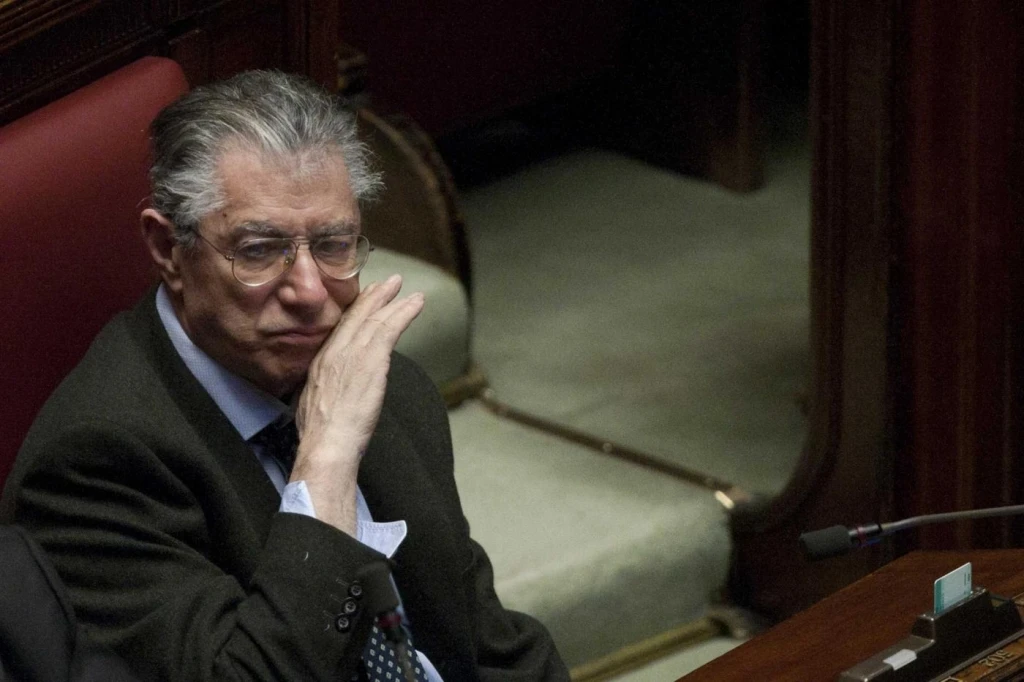 Lega, aria di scissione: Bossi deposita simbolo nuovo partito