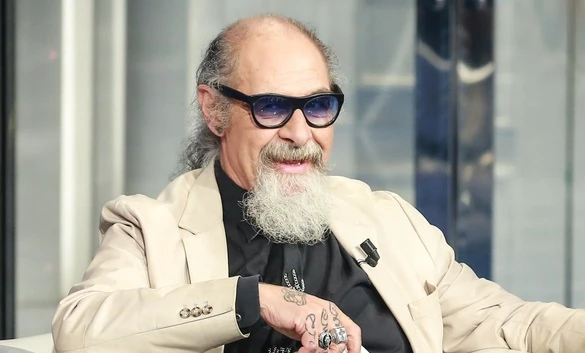 Sanremo 2019, Dagospia: il cantante in gara, la massaggiatrice e i 500 euro per la gioia finale