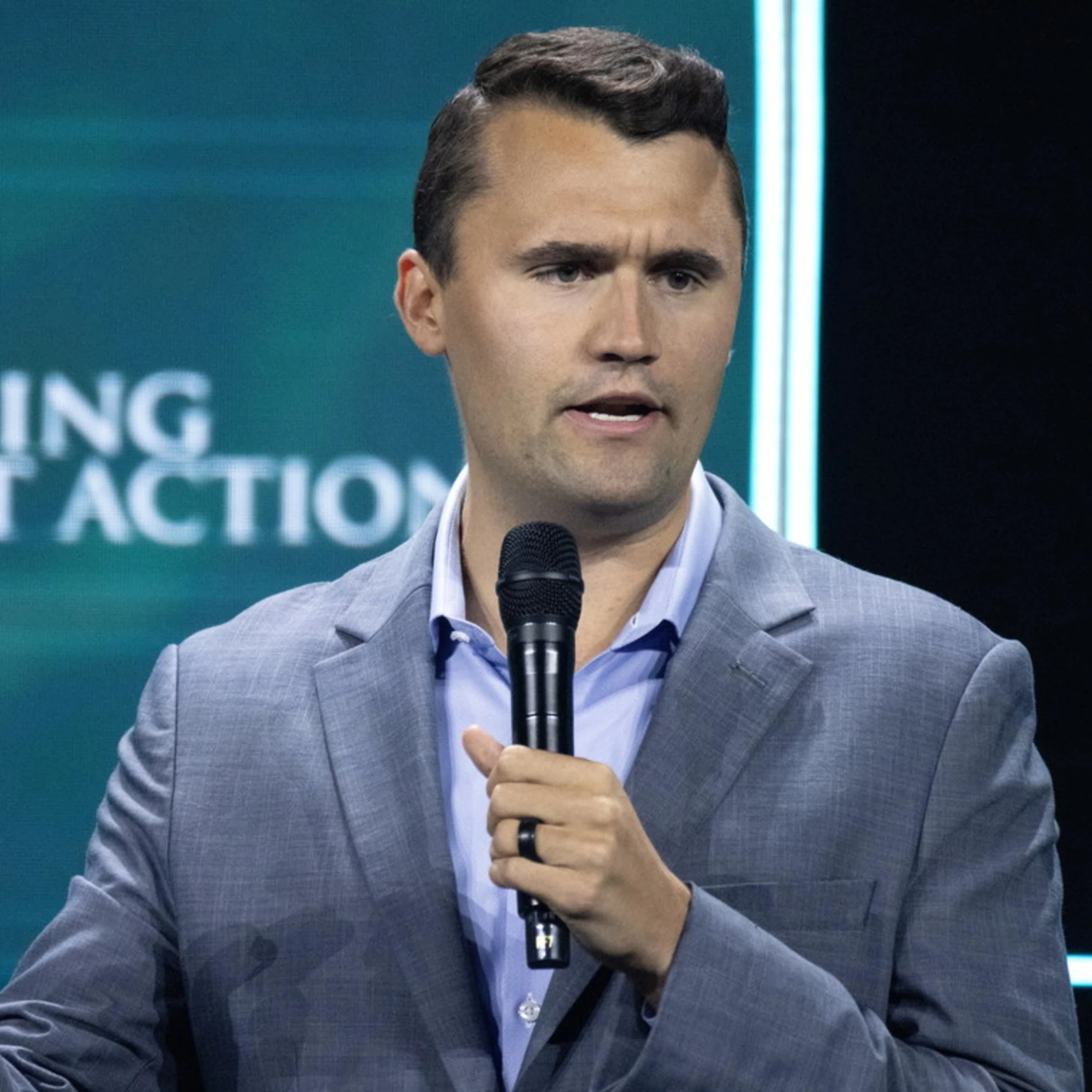 Dopo la morte di Charlie Kirk la Bibbia vola