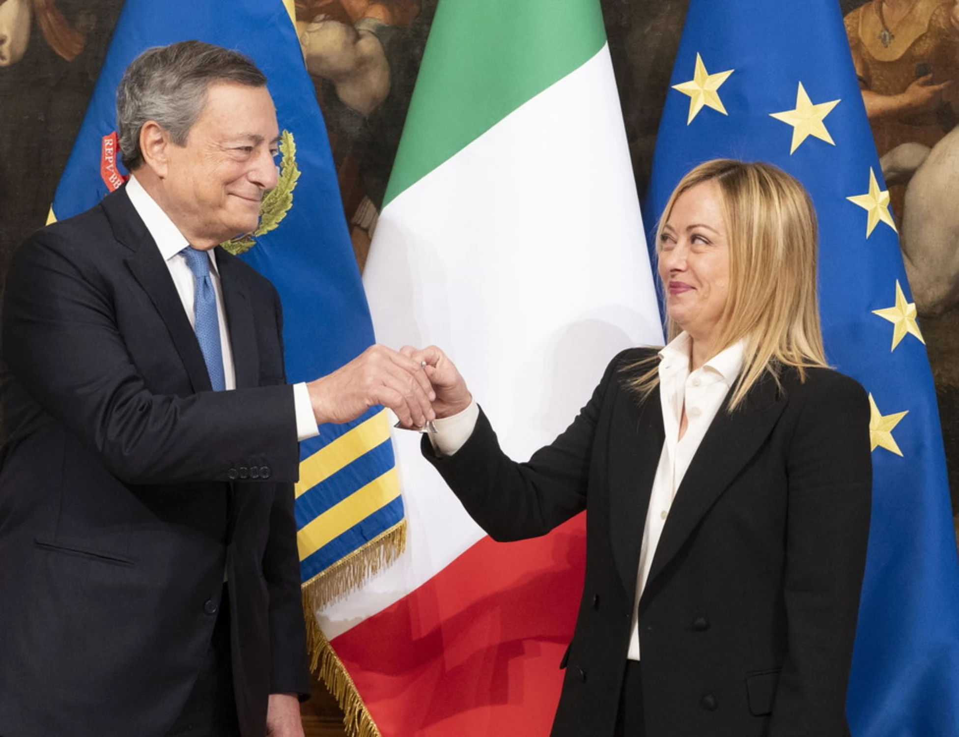 Apre Draghi, chiude Meloni: il meeting che parla d'Italia