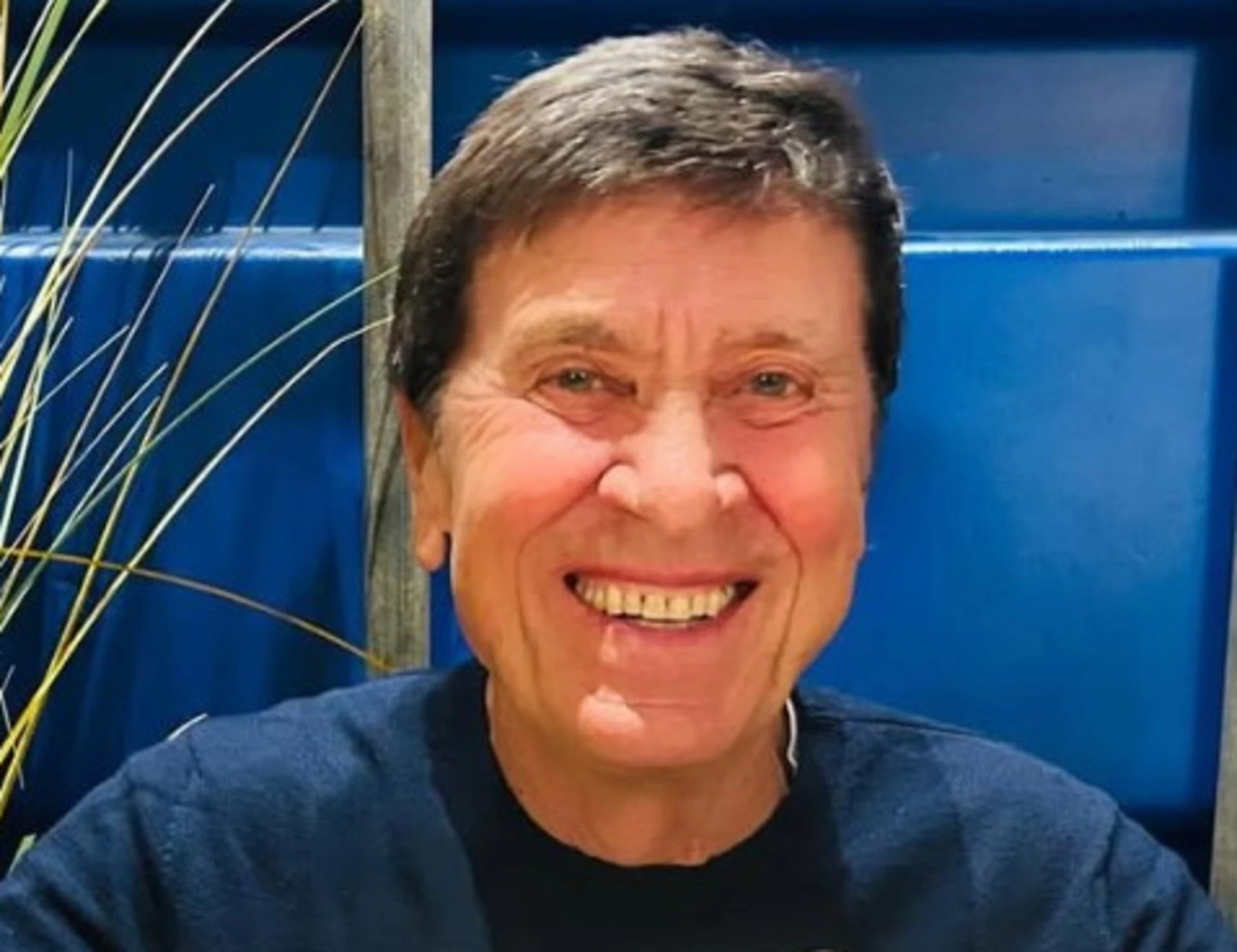 Gianni Morandi, l'occhio sinistro spaventa i fan
