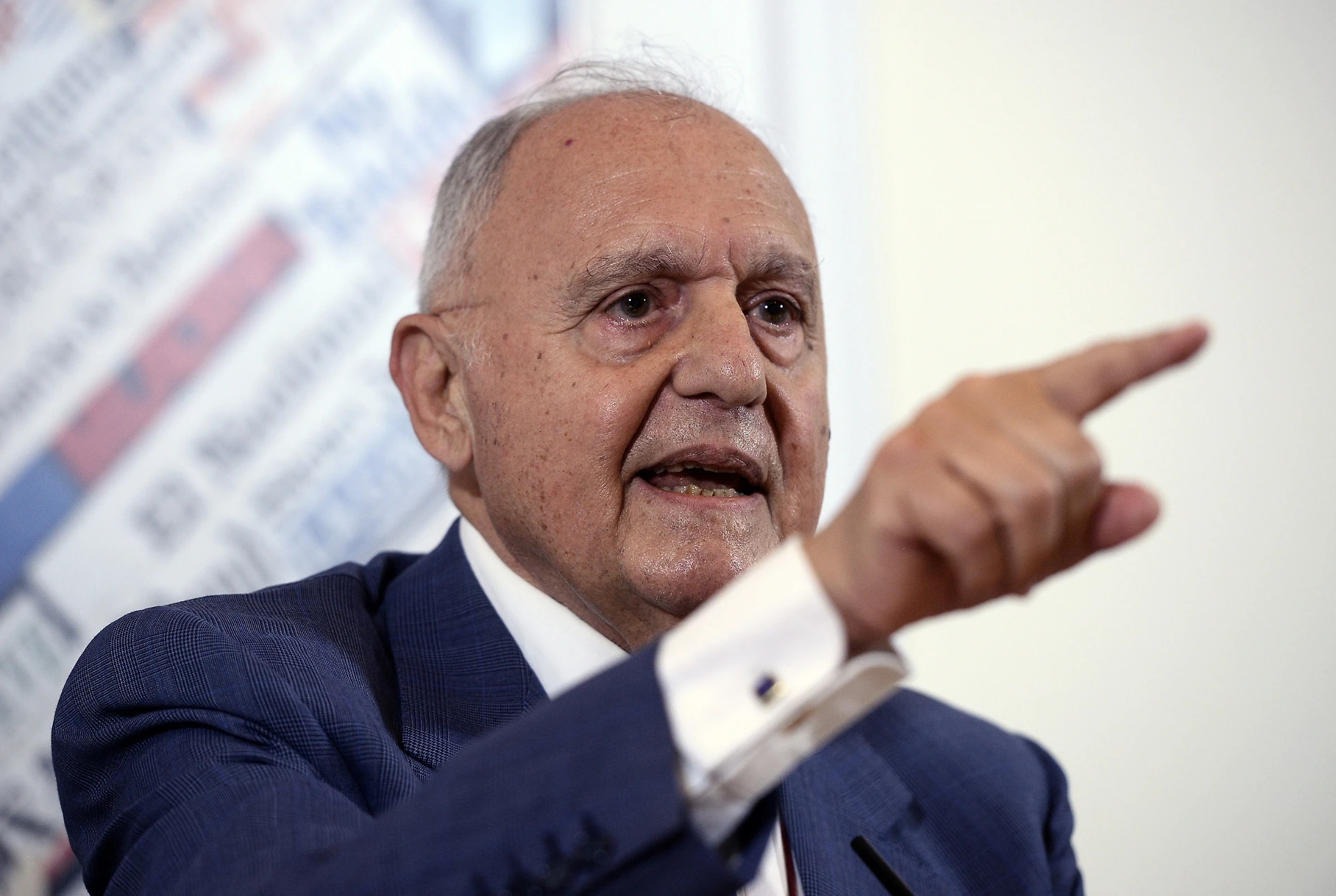 Paolo Savona e il complotto finanziario: "L'Europa deve difenderci dallo spread e dagli speculatori"