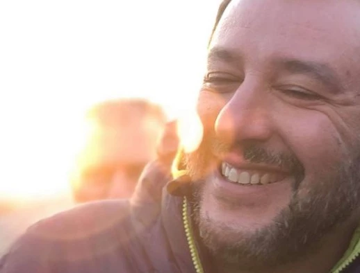 Matteo Salvini risponde agli immigrati della Diciotti che vogliono un risarcimento: "Sapete cosa vi do?"