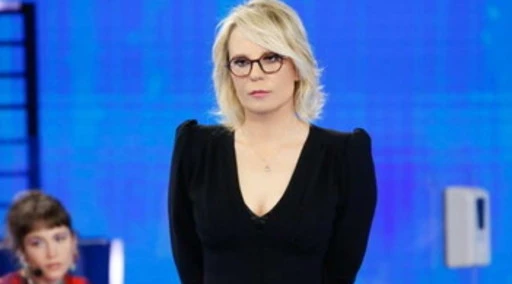 Amici, terremoto alla finale: Maria De Filippi stravolge le regole. Ora...