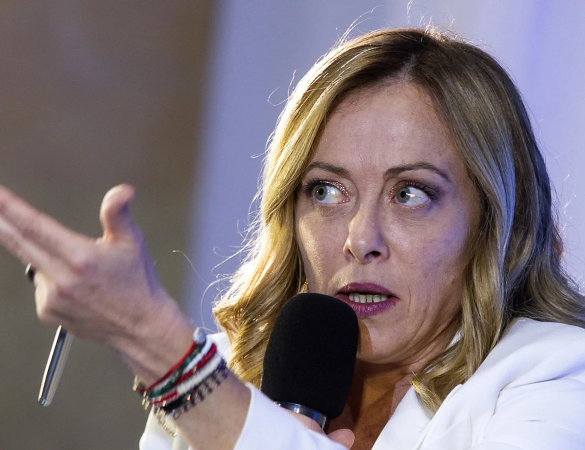 Giorgia Meloni, la stoccata a Schlein: "Uniti solo dall'ossessione di batterci"